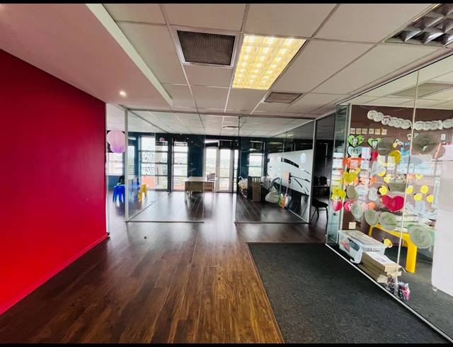 279M² OFFICE FOR SALE IN FOURWAYS